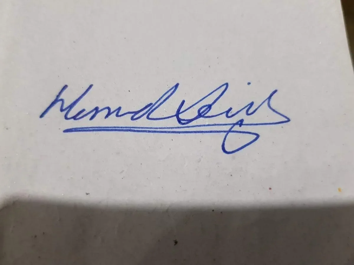 Original photo of Memd Signature Cursive